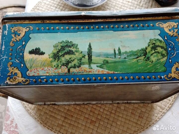 Старинная дестяная коробка