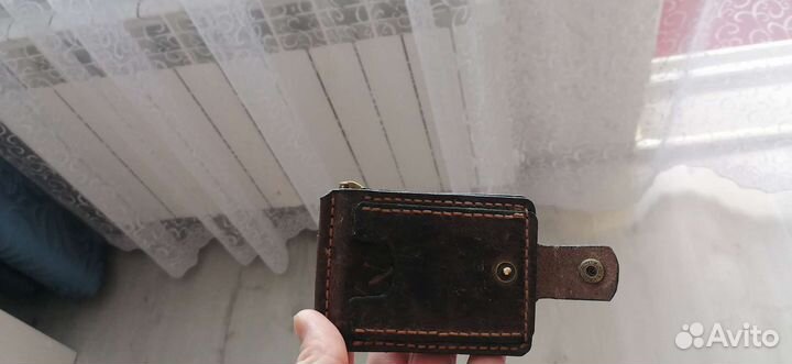 Зажим для денег с монетницей