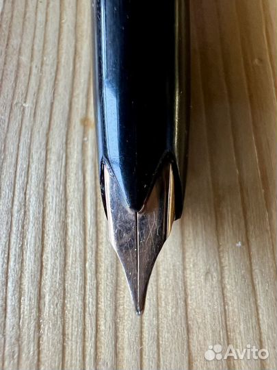 Перьевая ручка с золотым пером