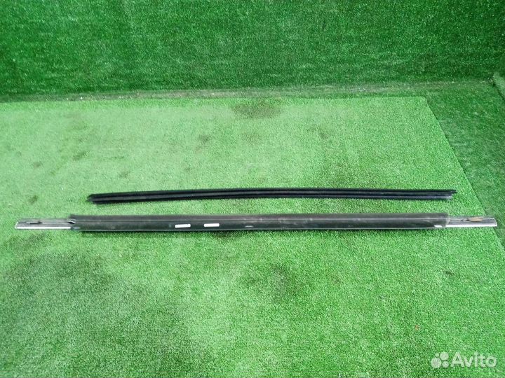 Молдинг стекла двери (комплект) задний левый Audi