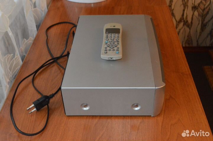 Видеомагнитофон (видеоплеер) LG-L225