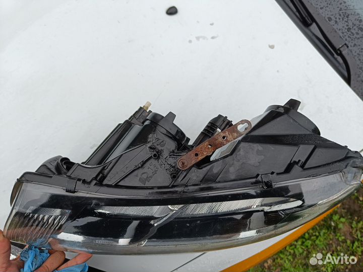 Фара передняя левая на Renault Logan 2