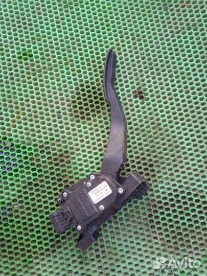 Педаль газа Mitsubishi Colt