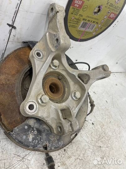 Передний поворотный кулак Chevrolet Cruze