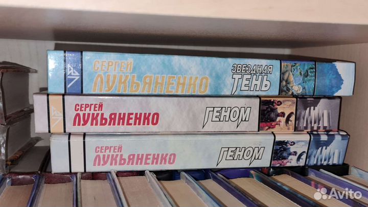 Сергей Лукьяненко очень много книг
