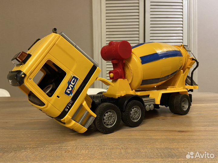 Развивающий автомобиль - бетономешалка
