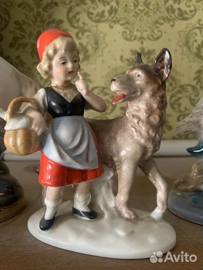 Фарфоровые статуэтки красная шапочка и волк