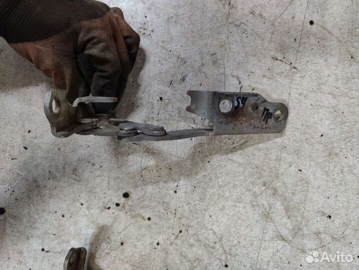 Левая Петля капота Hyundai sonata 4 EF