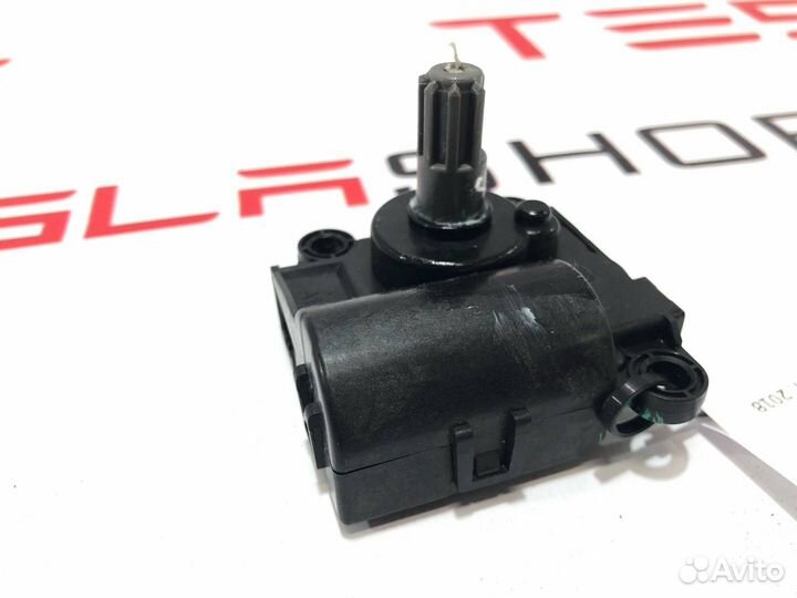 Сервопривод размораживания (печки) Tesla Model S