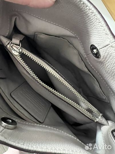 Женская сумочка Coach бежевого цвета