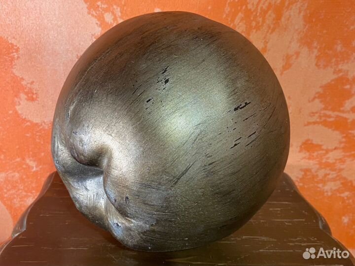 Интерьерная скульптура серебряное яблоко