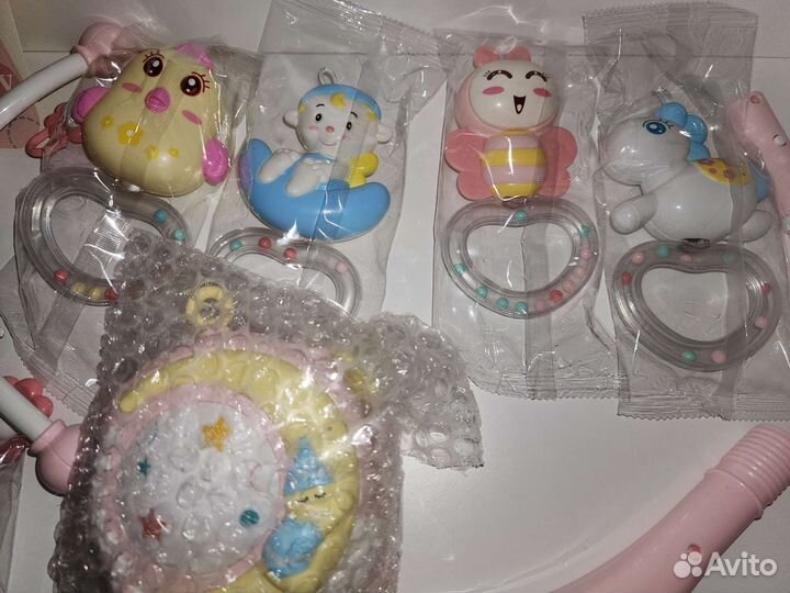 Мобиль в кроватку новый