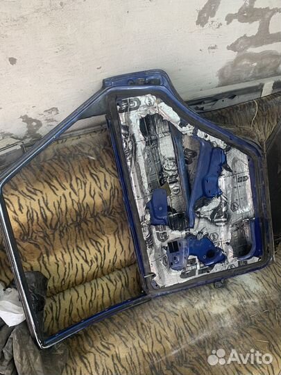 Передние фары,приборная панкль,дверь