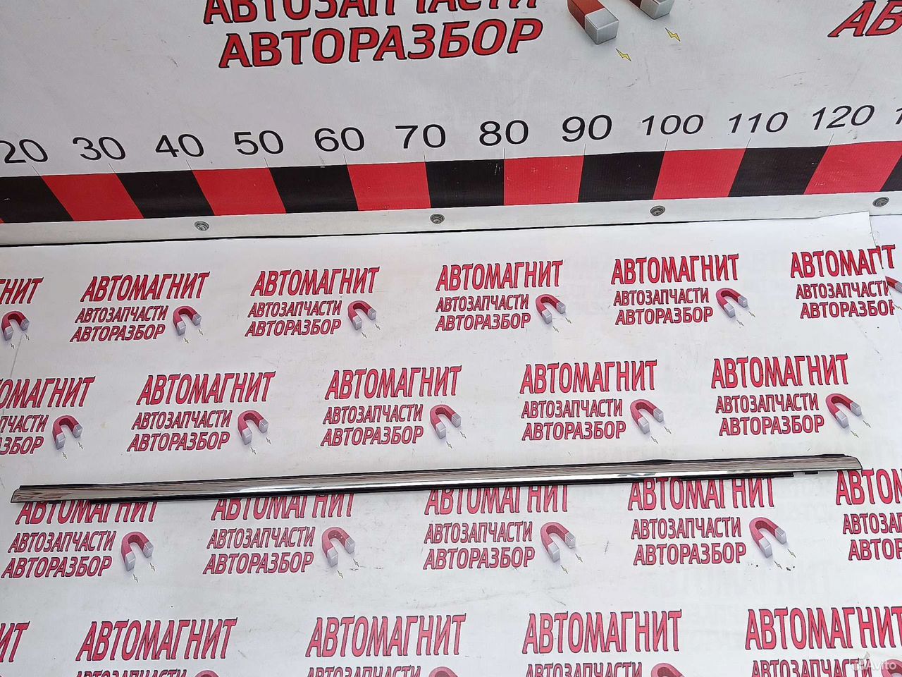 Молдинг стекла двери задней Инфинити QX80 Z62