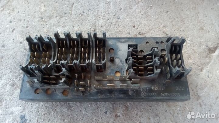 Блок предохранителей vw audi 443941822A
