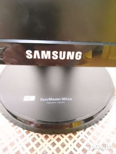 Монитор Samsung