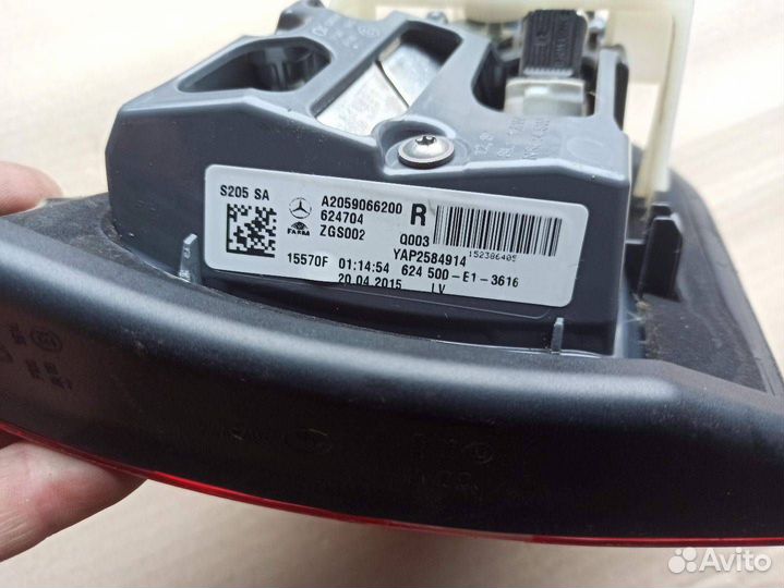 Фонарь крышки багажника правый Mercedes-Benz