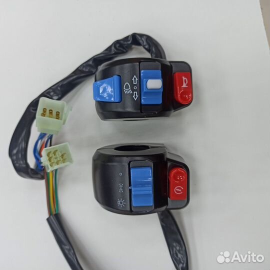 Пульты металлические держателями зеркал на скутер