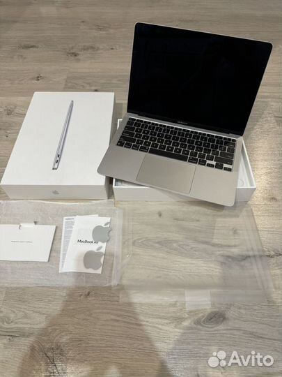 Продам MacBook AIR M1 8/256gb АКБ 100 в Оригинале