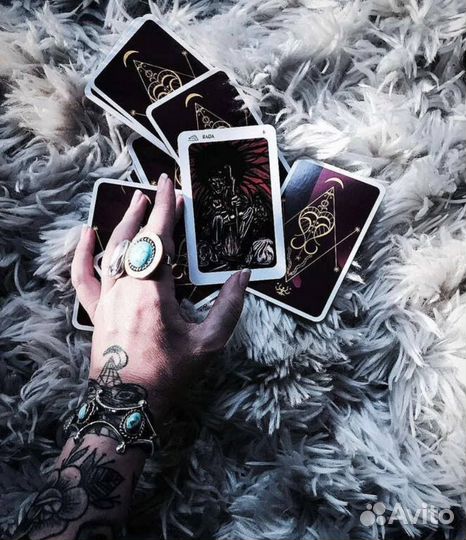 Гадание на картах таро и рунах