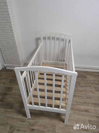 Кровать детская Ascona с маятником и колесиками