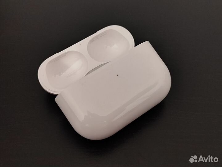 Кейс Apple AirPods Pro