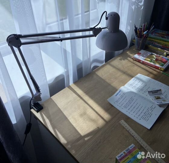 Настольная лампа