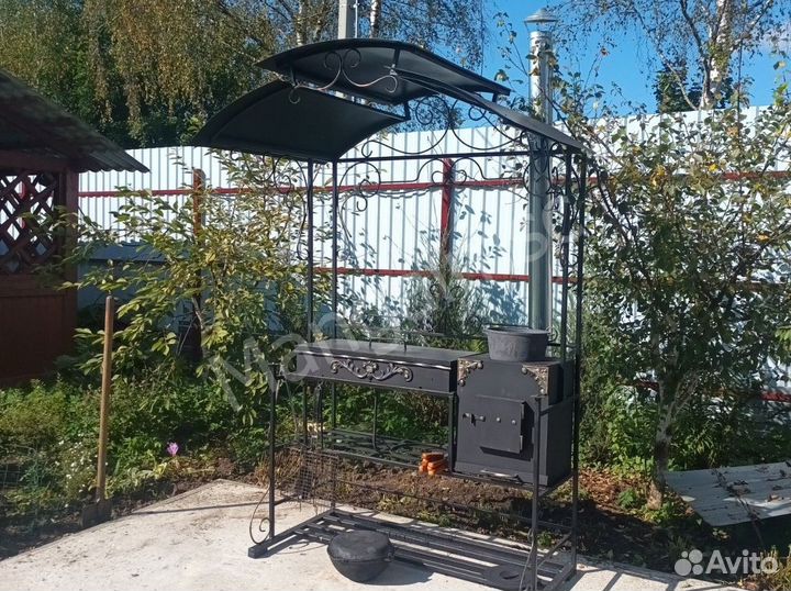 Мангал с крышей