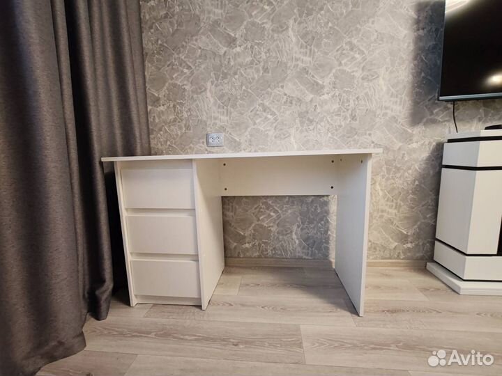 Стол письменный