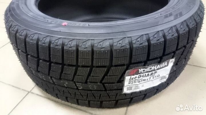 Yokohama Ice Guard IG60 255/40 R18 99Q