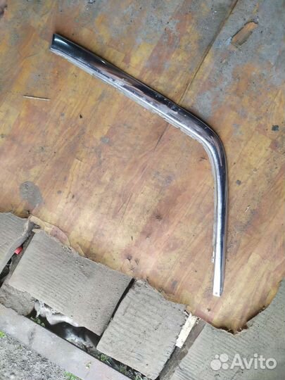 Молдинг на бампер w202