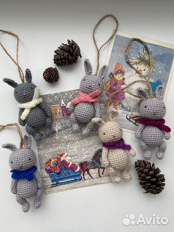 Ёлочные игрушки, ручная работа. Вязанные зайчики
