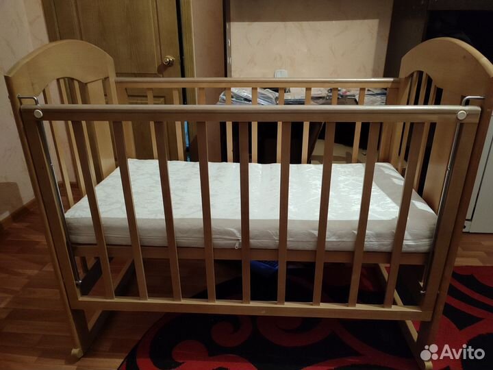 Детская кроватка