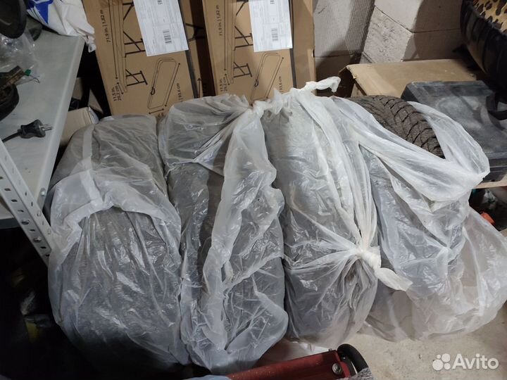 Nokian Tyres Hakkapeliitta R2 215/60 R16