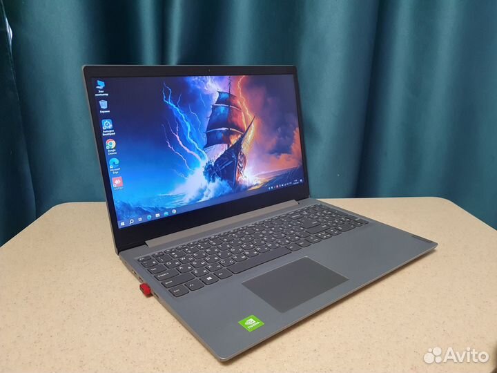 Мощный Свежий Lenovo Core i3/8gb/ssd/Geforce 2GB