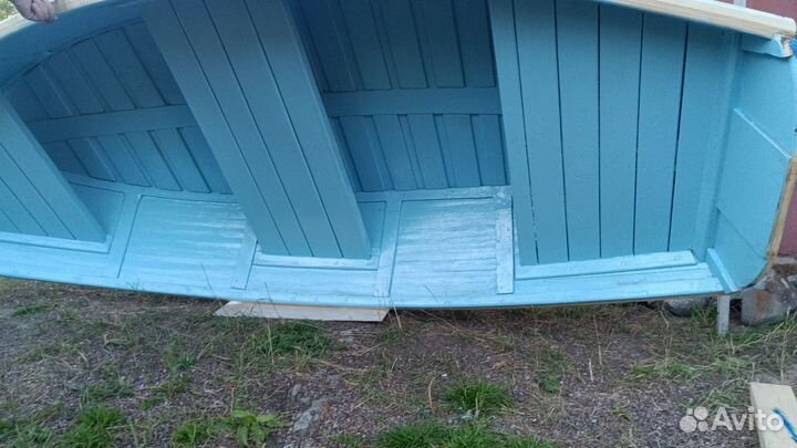 Лодка гребная