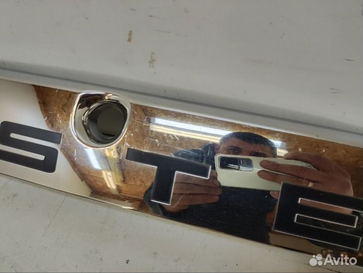 Накладка крышки багажника Renault Duster 1 2010