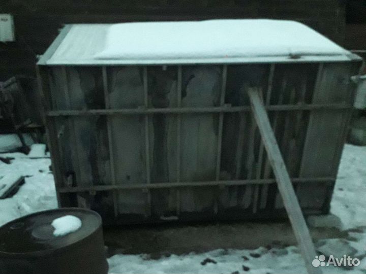 Будка с рефрижератором