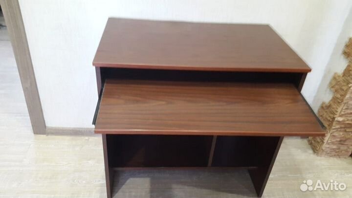 Продам компьютерный стол