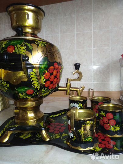 Самовар в наборе с 4мя подстаканниками и поднос