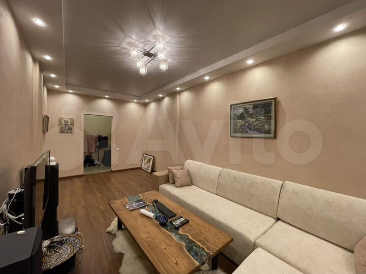 2-к. квартира, 72 м², 8/10 эт.