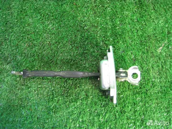 Ограничитель двери задней левой Toyota Yaris P13