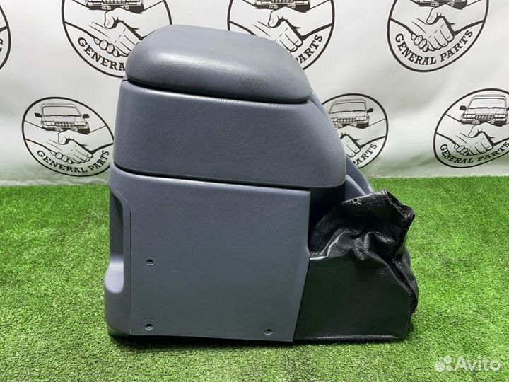 Бардачок между сиденьями Toyota Land Cruiser Prado