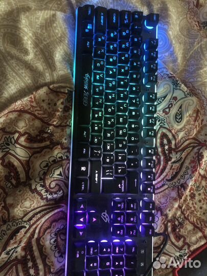 Игровая клавиатура с подсветкой и мышь с ковриком