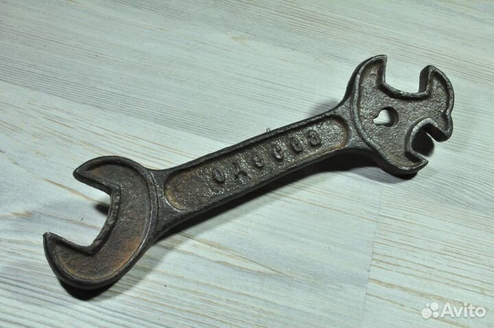 Дореволюционный гаечный ключ:И.И.Генъ,Одесса