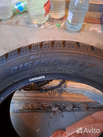 Pirelli Ice Zero 215/50 R17