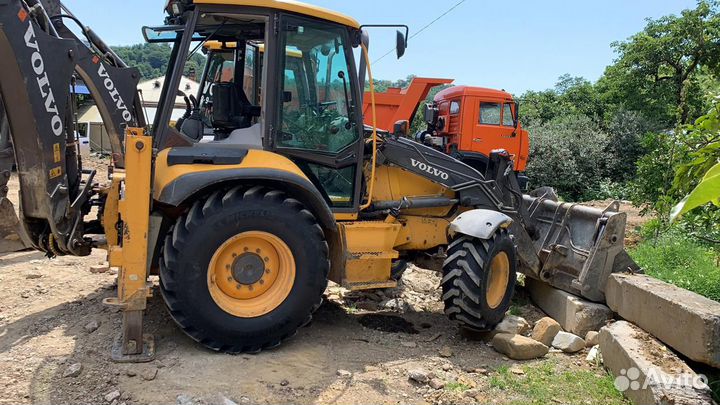 Водитель экскаватора-погрузчика