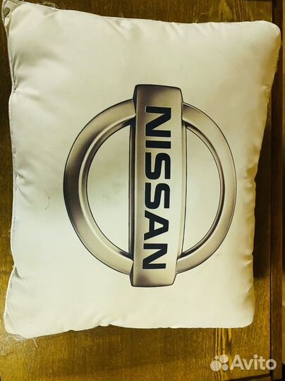 Декоративная подушка в машину