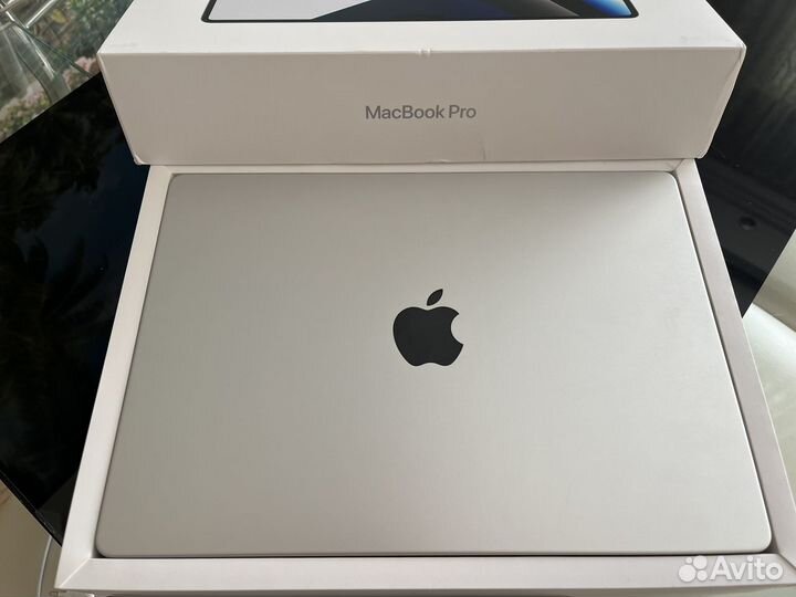 Apple macbook pro 14 M1 16gb 512gb