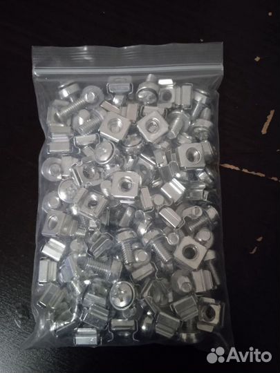 Комплект крепежа для серверных стоек и шкафов